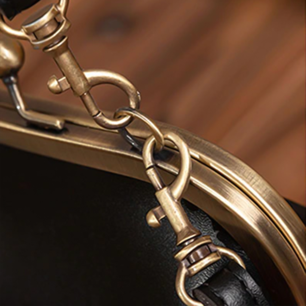 Marivelle Retro Kiss-Lock Bag – A Vintage-Inspired Statement for Modern Days