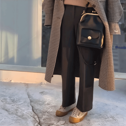 Marivelle Retro Kiss-Lock Bag – A Vintage-Inspired Statement for Modern Days
